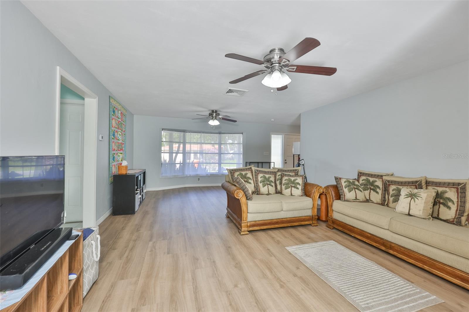 2335 SURREY LN