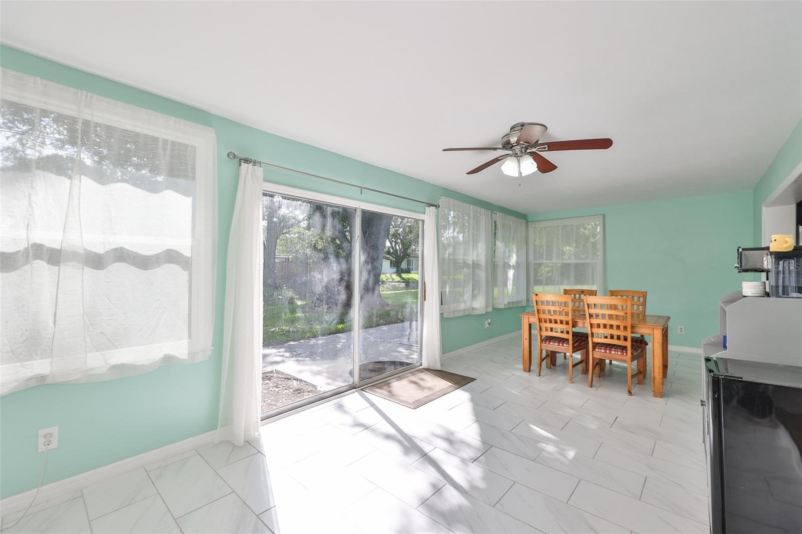 2335 SURREY LN
