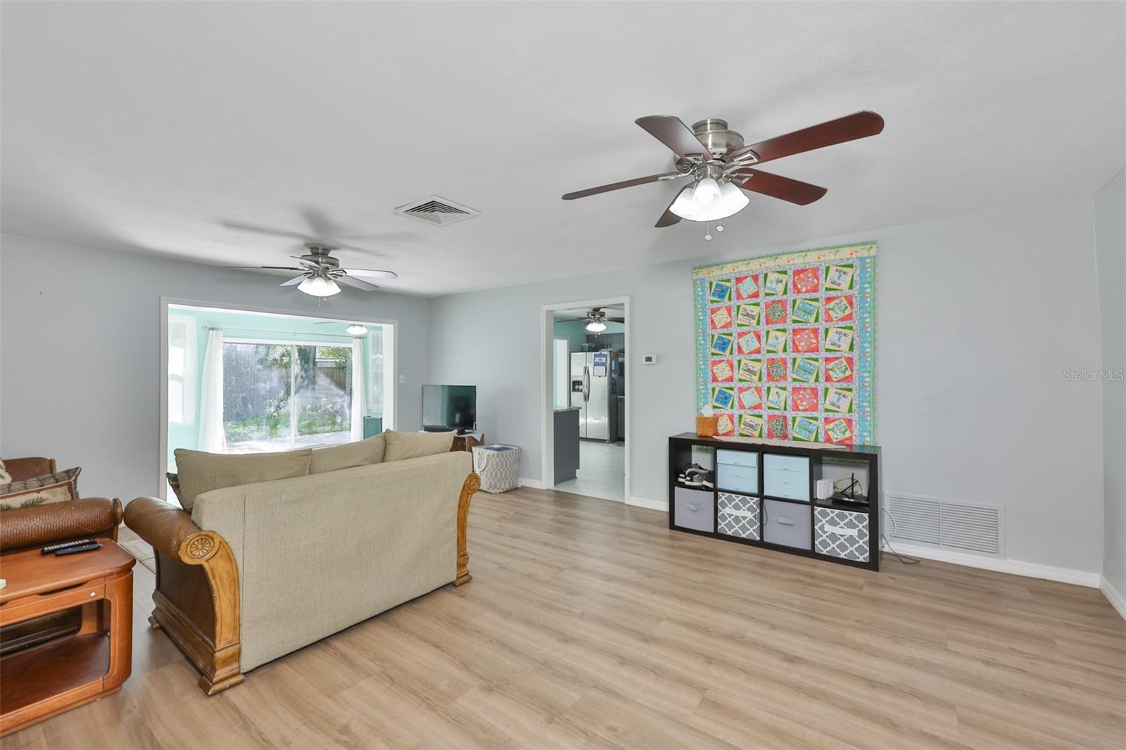 2335 SURREY LN