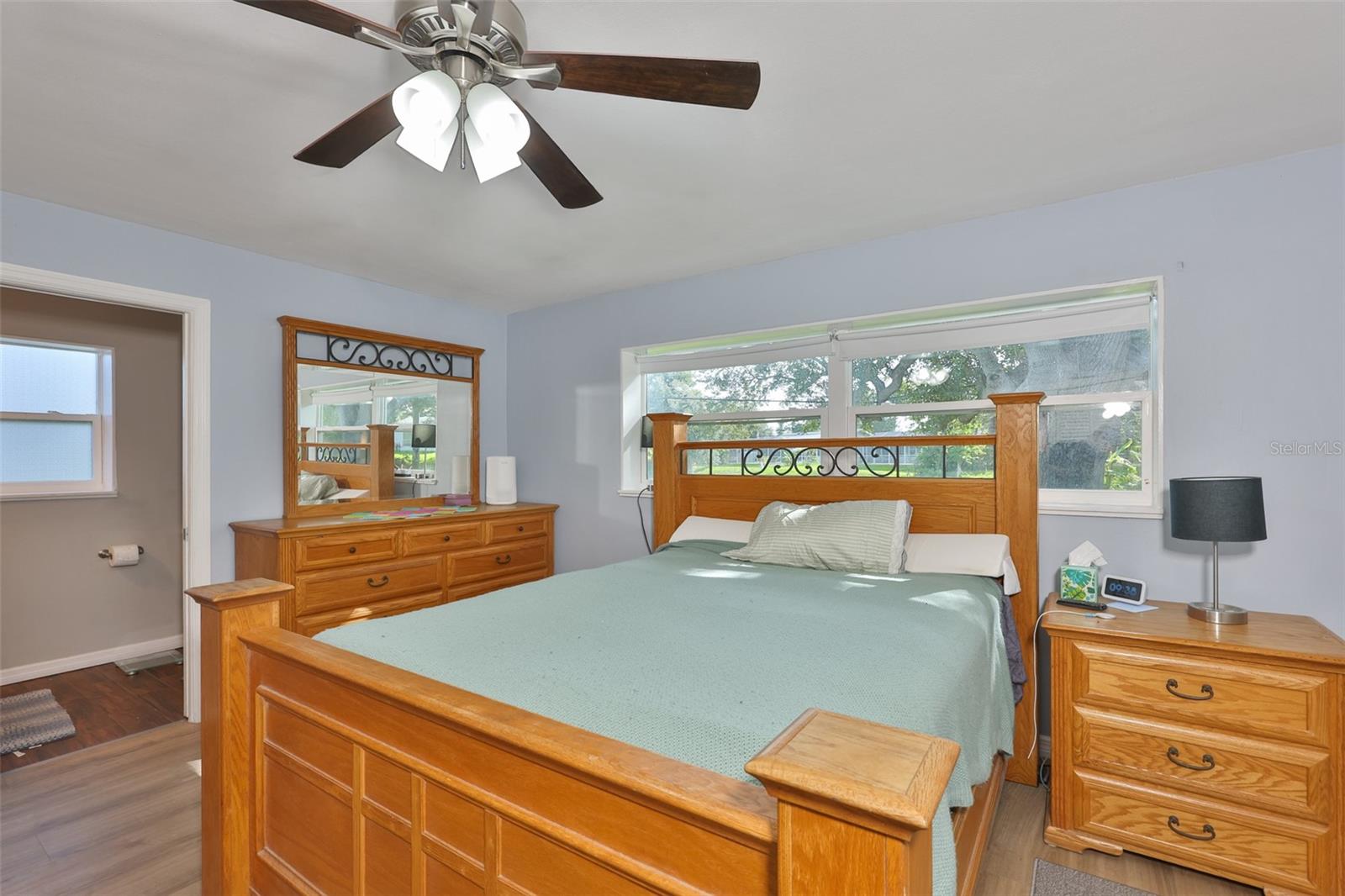 2335 SURREY LN