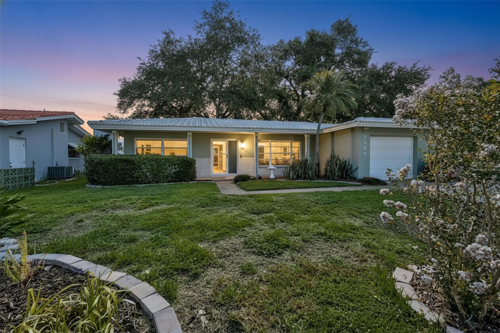 2335 SURREY LN