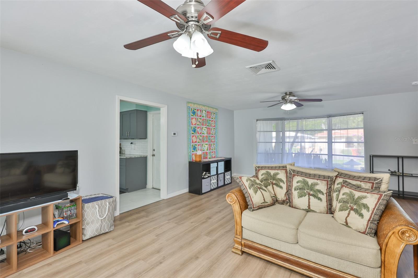 2335 SURREY LN