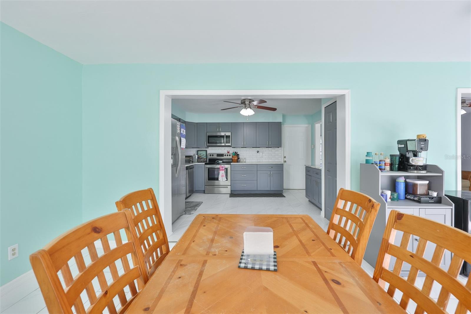 2335 SURREY LN