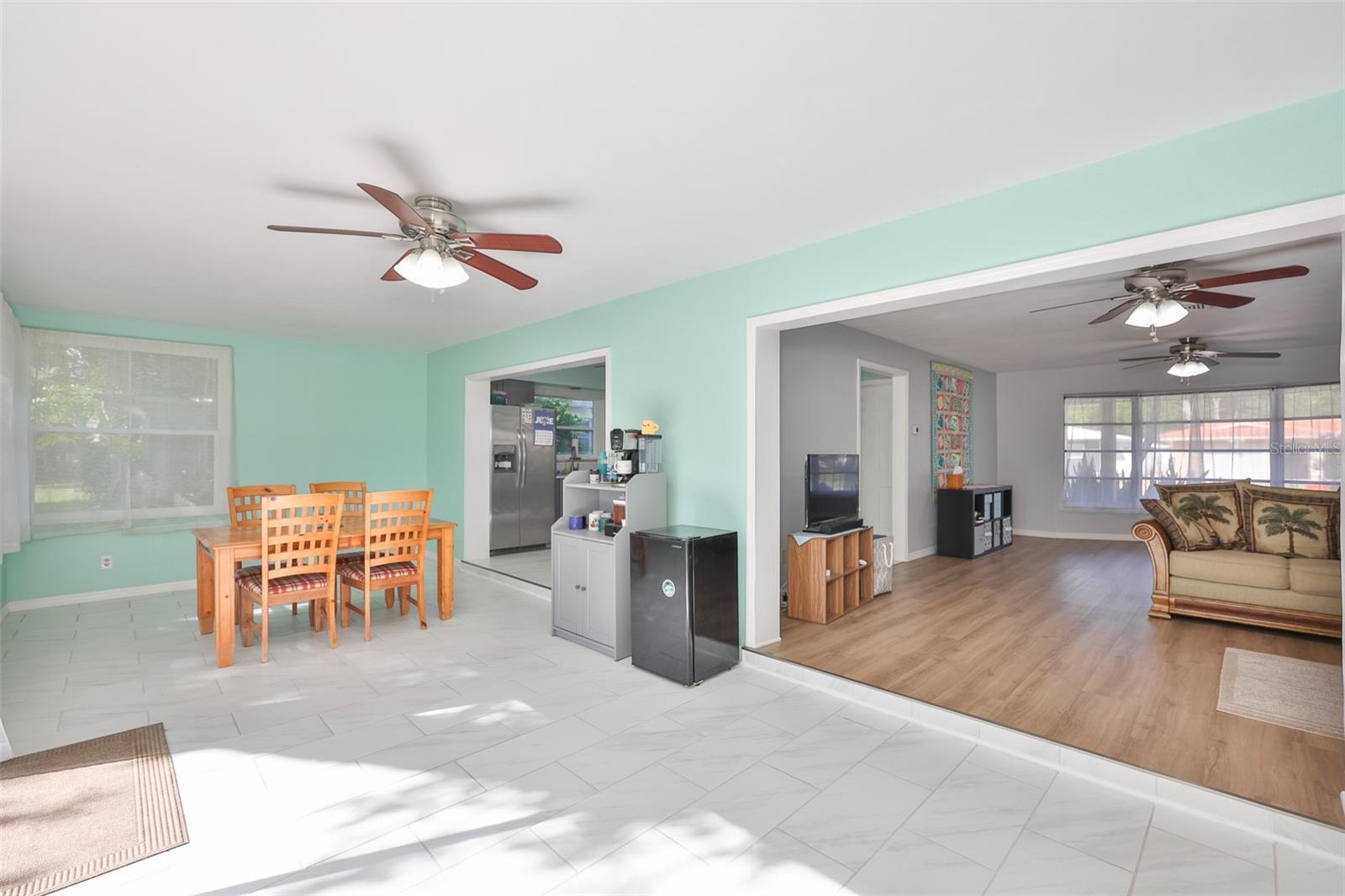 2335 SURREY LN