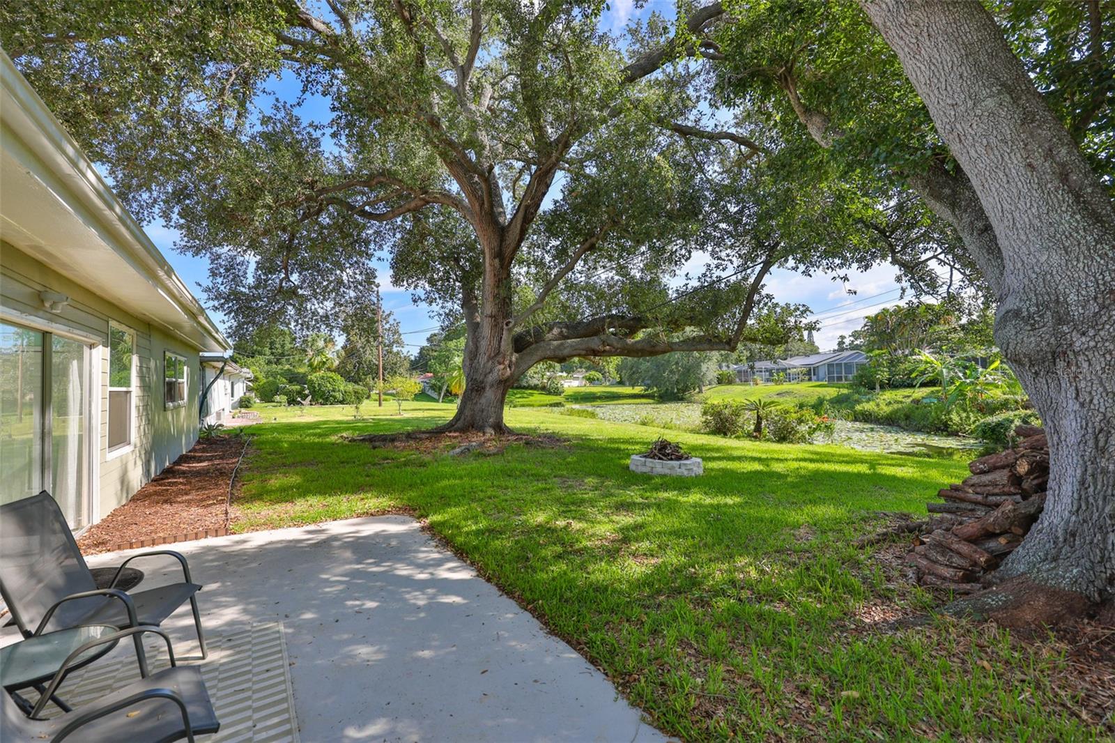 2335 SURREY LN