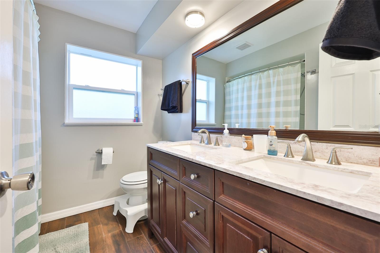 2335 SURREY LN