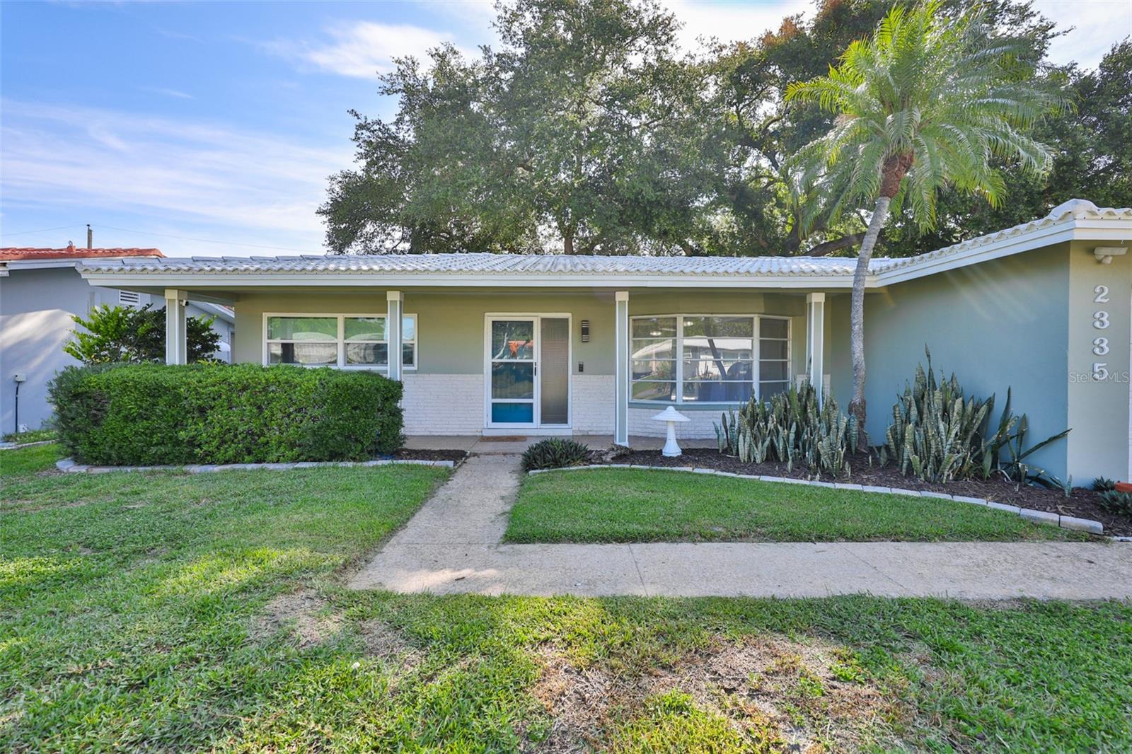 2335 SURREY LN