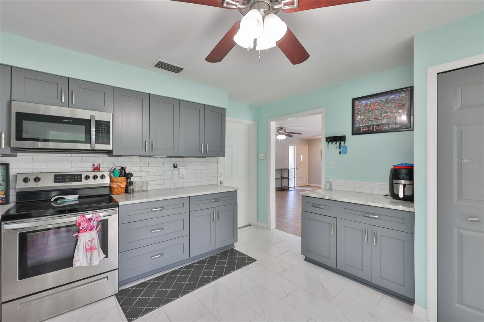 2335 SURREY LN