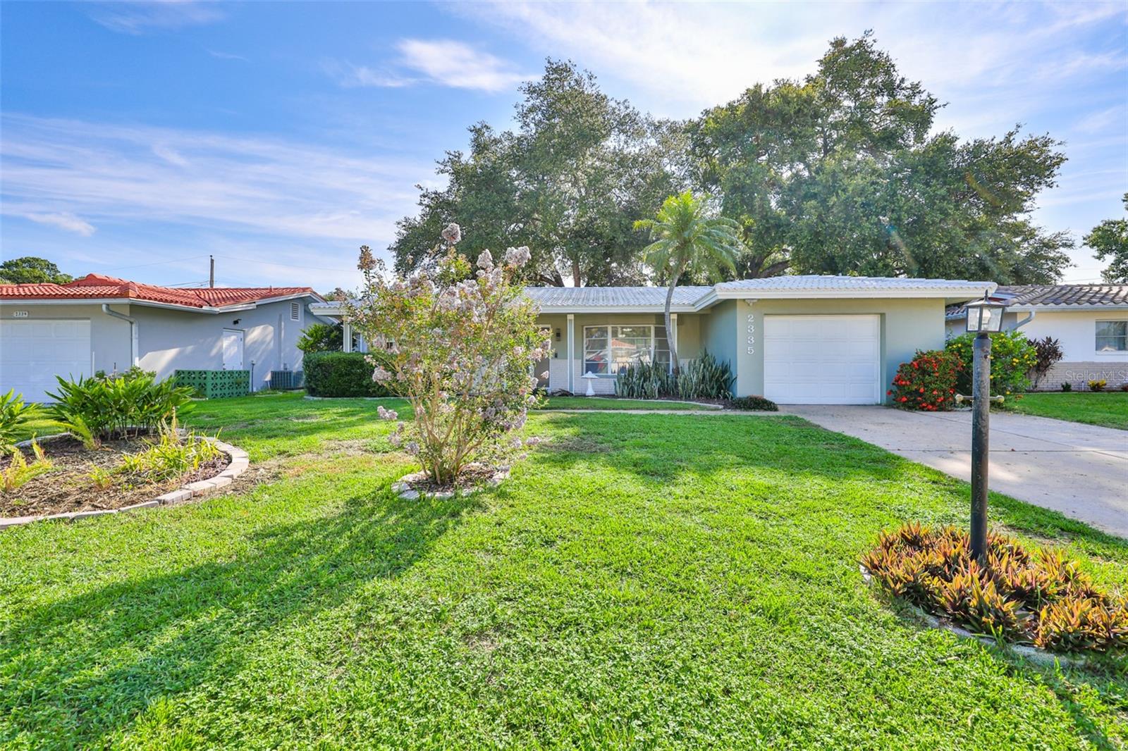 2335 SURREY LN