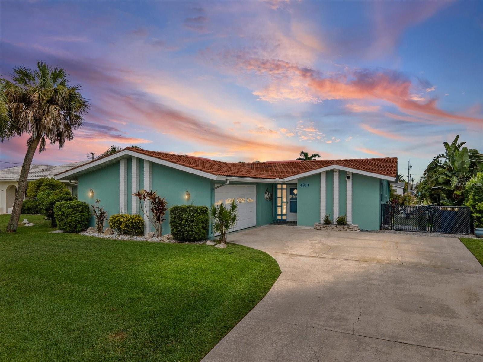 4911 POMPANO DR