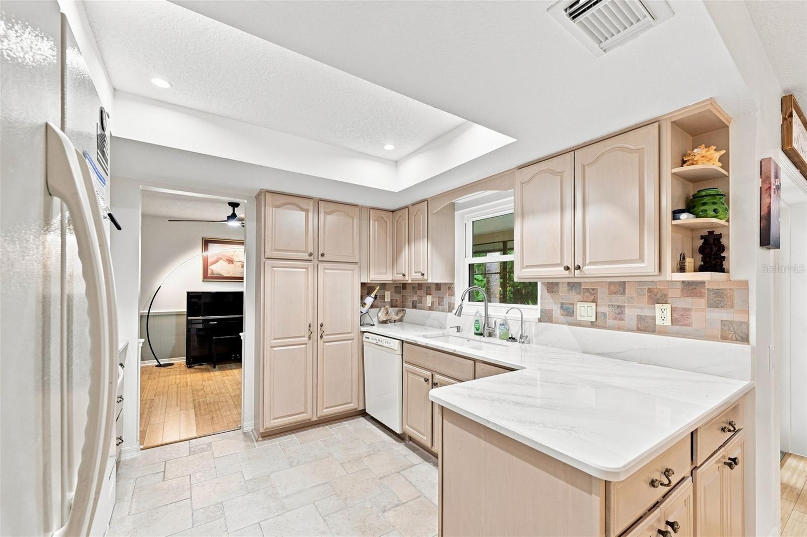 2107 W FORE DR