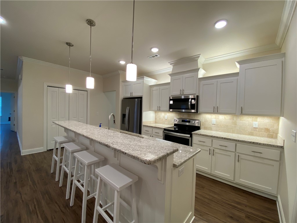 2106 SW Huntwick Avenue