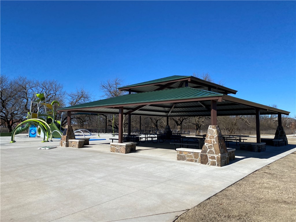 2106 SW Huntwick Avenue