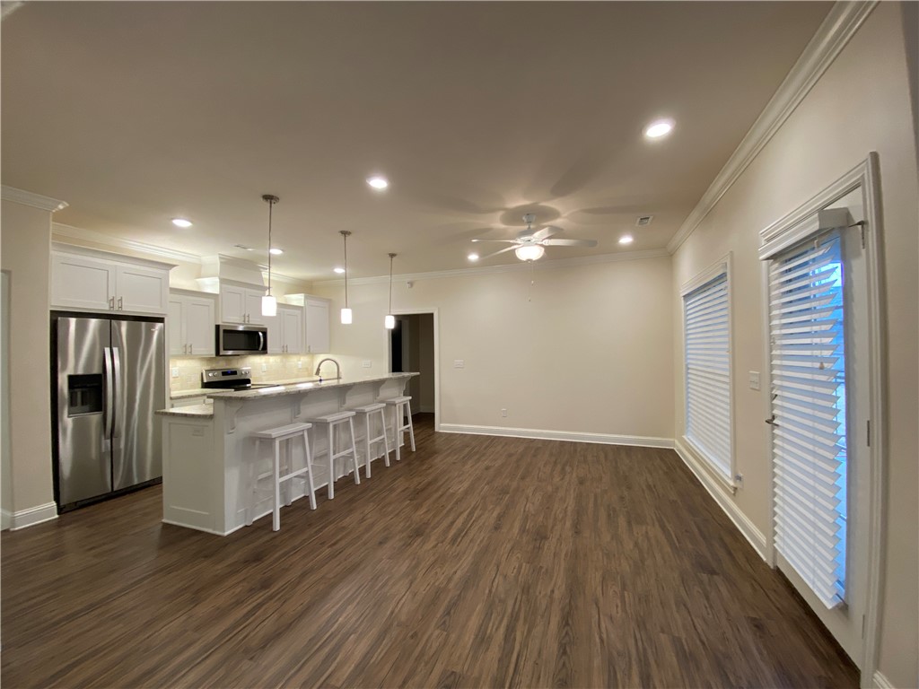 2106 SW Huntwick Avenue