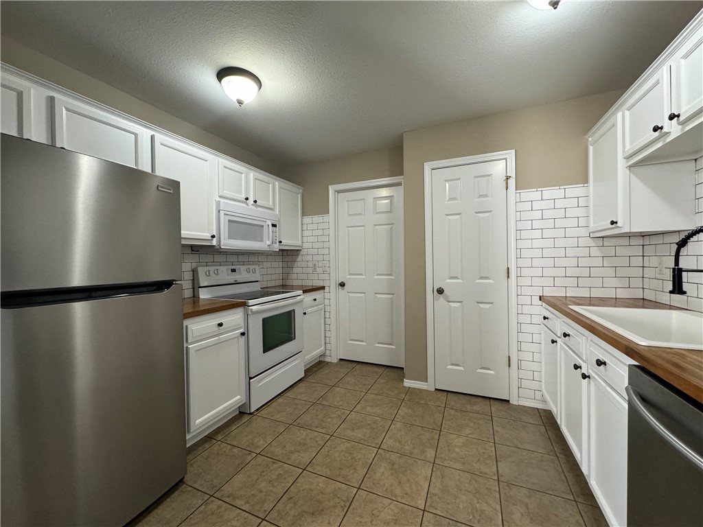 902 SW Summitchase Road
