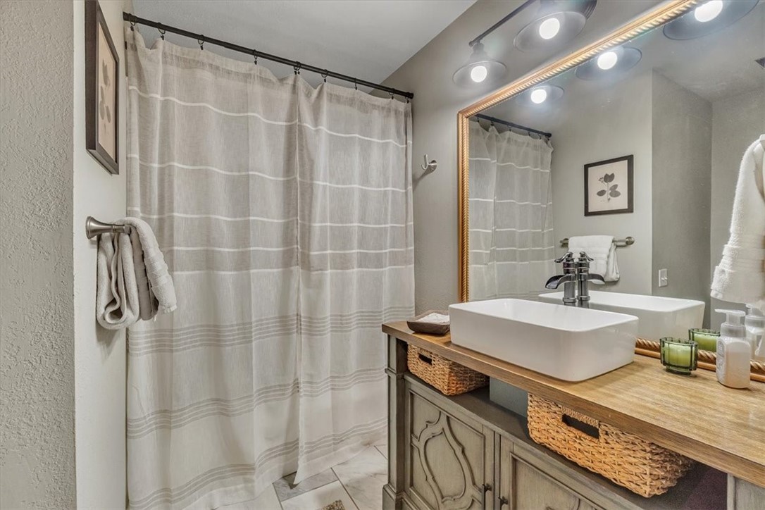 1002 Bobwhite Avenue