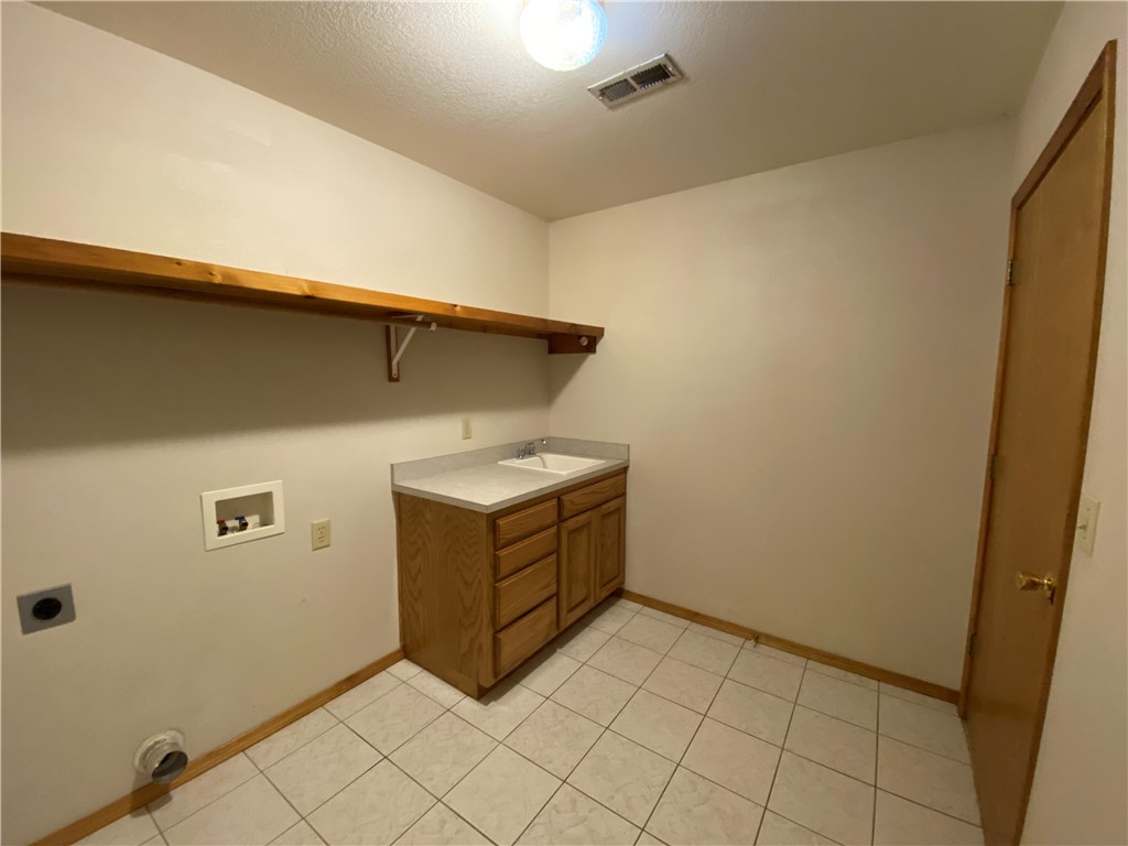 1811 Kinyon Road