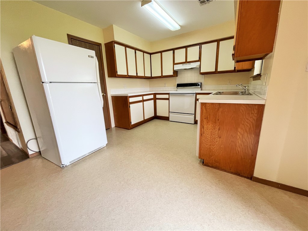 2217 W Roselawn Street