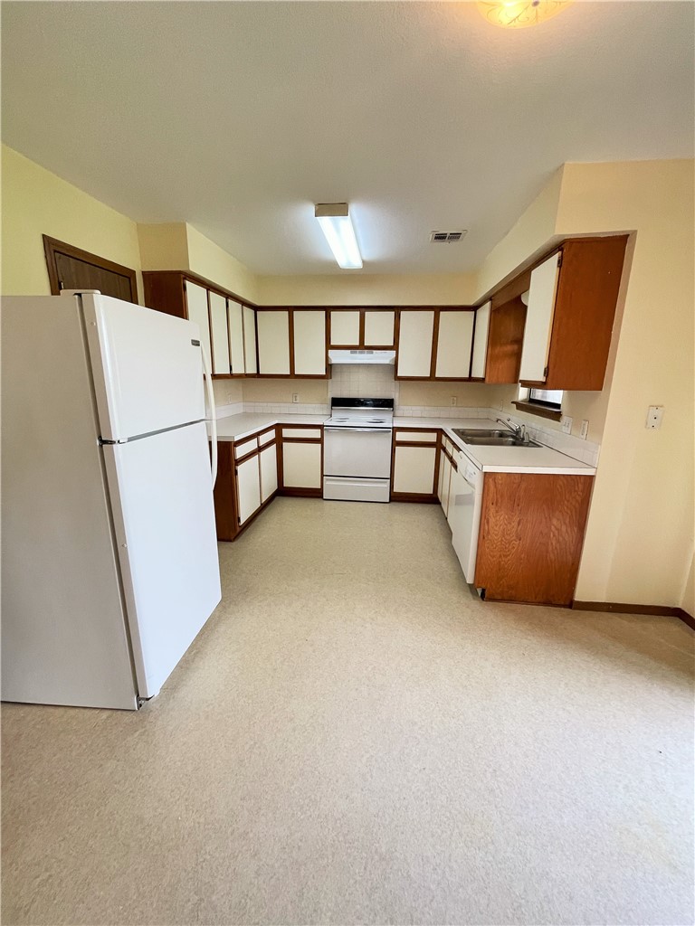 2217 W Roselawn Street