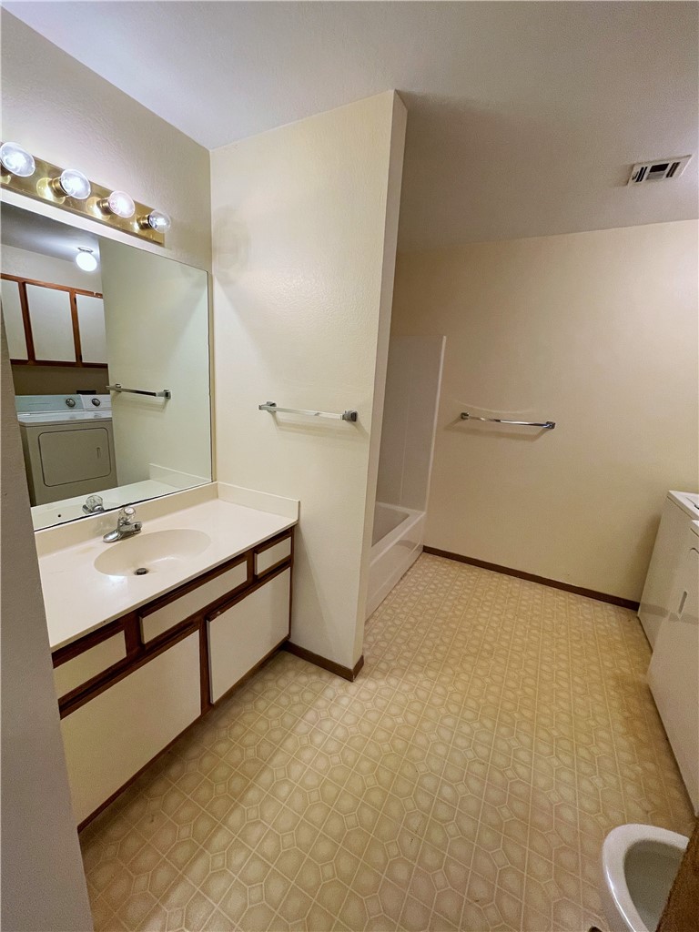 2217 W Roselawn Street