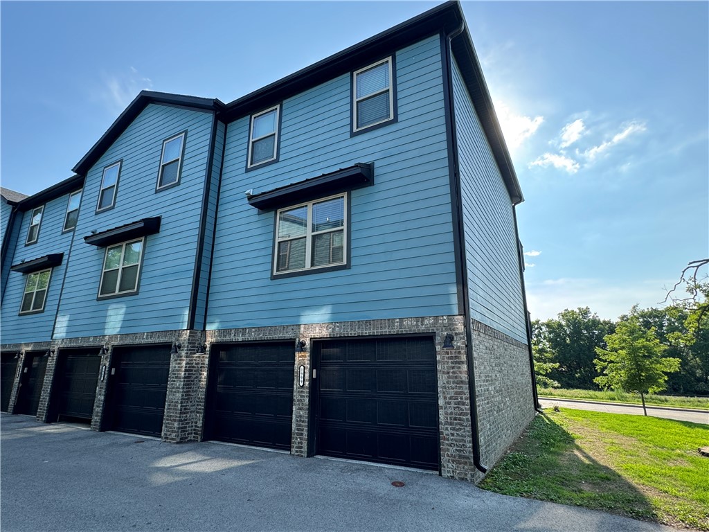 1999 N Bourbon Drive