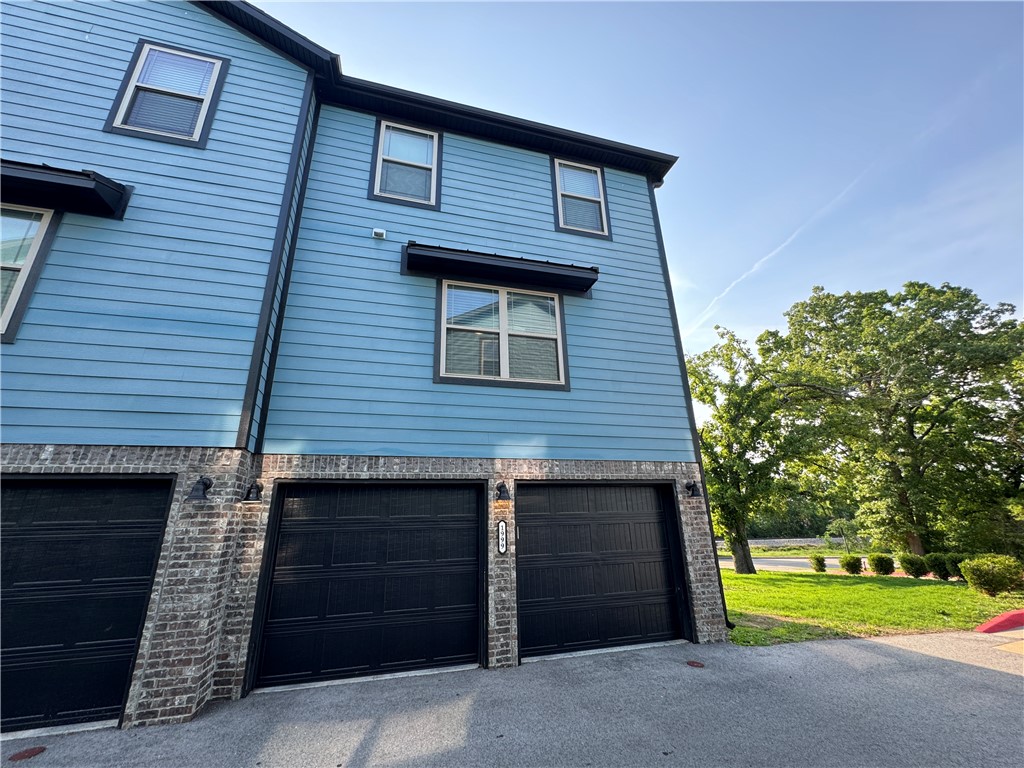 1999 N Bourbon Drive