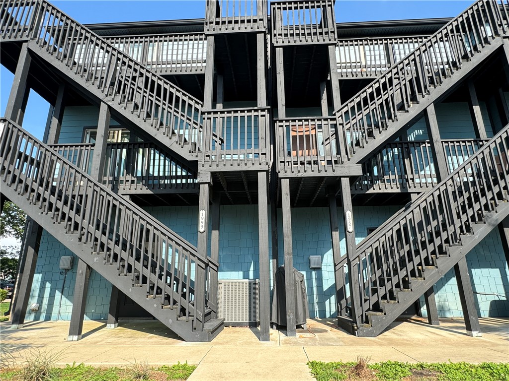 1999 N Bourbon Drive