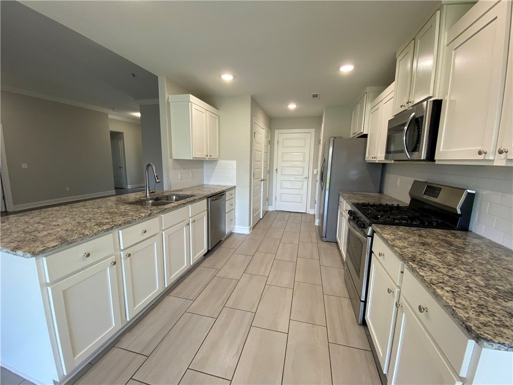 3804 SW Mistletoe Avenue