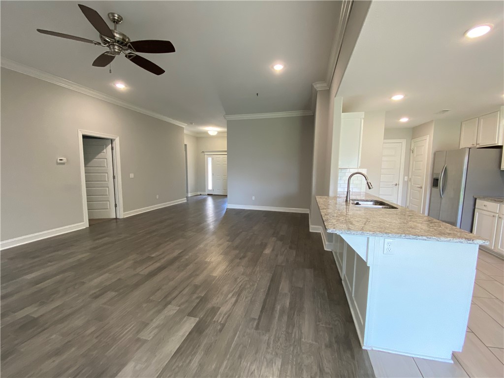 3804 SW Mistletoe Avenue