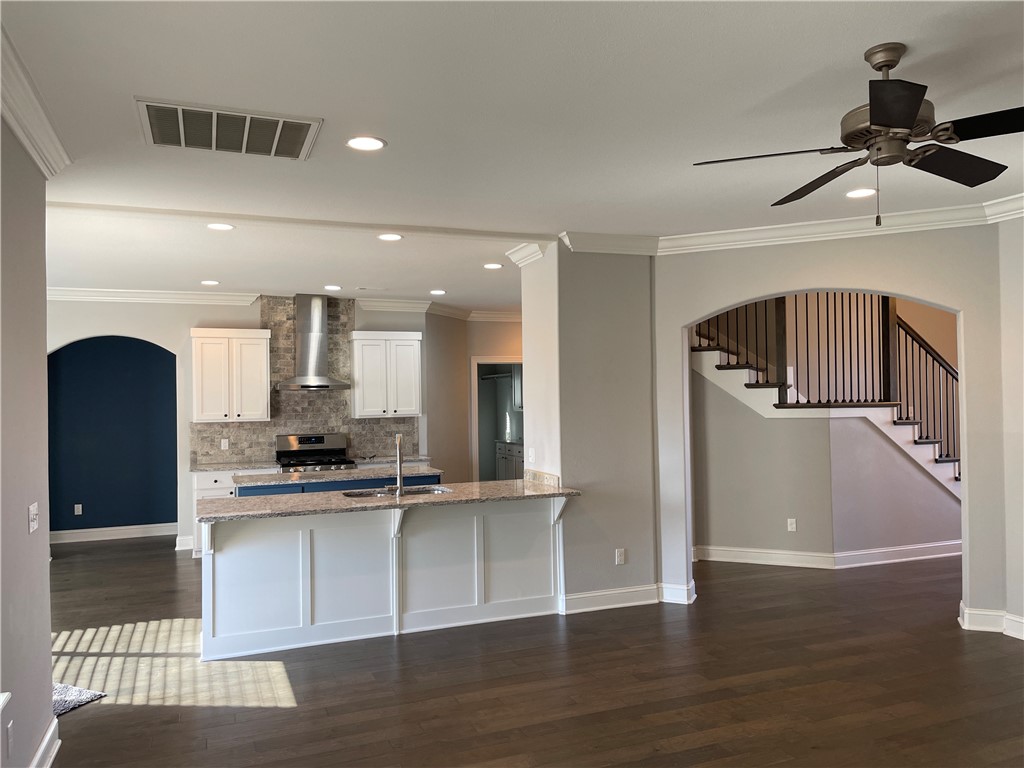 2012 W Gilligan Avenue