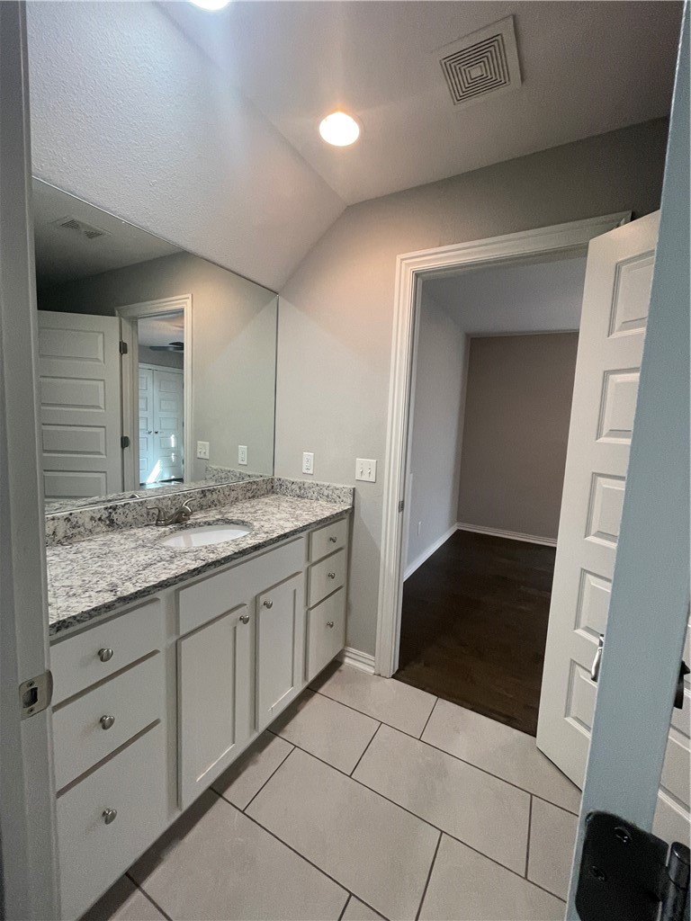 2012 W Gilligan Avenue