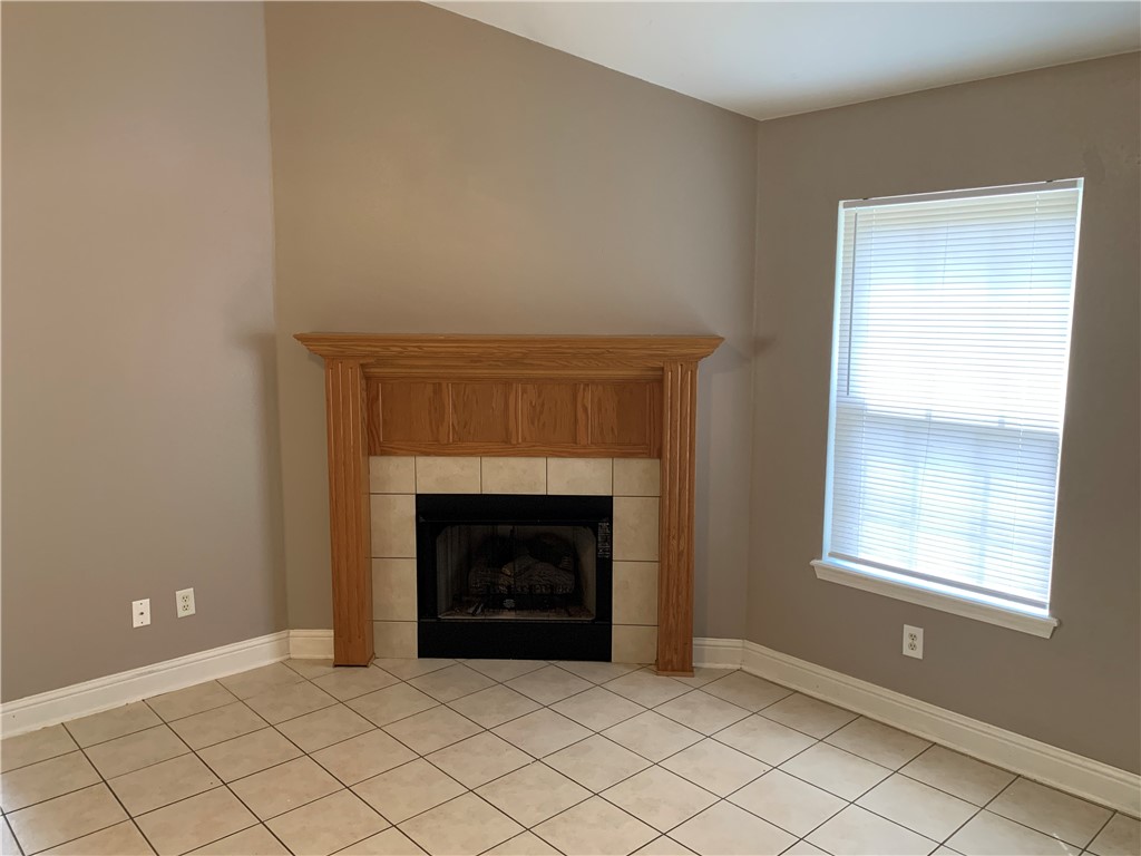 1100 SW Apache Drive