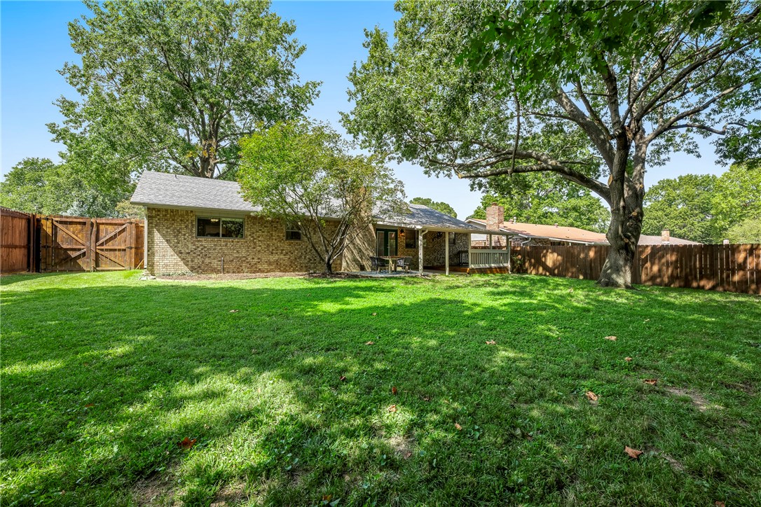 1607 Greenbriar Street