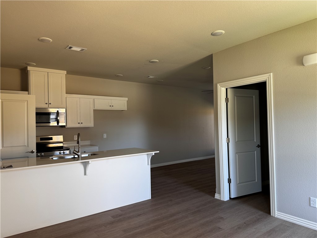 1400 SW Poigai Way 1