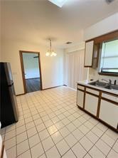 2219 W Roselawn Street