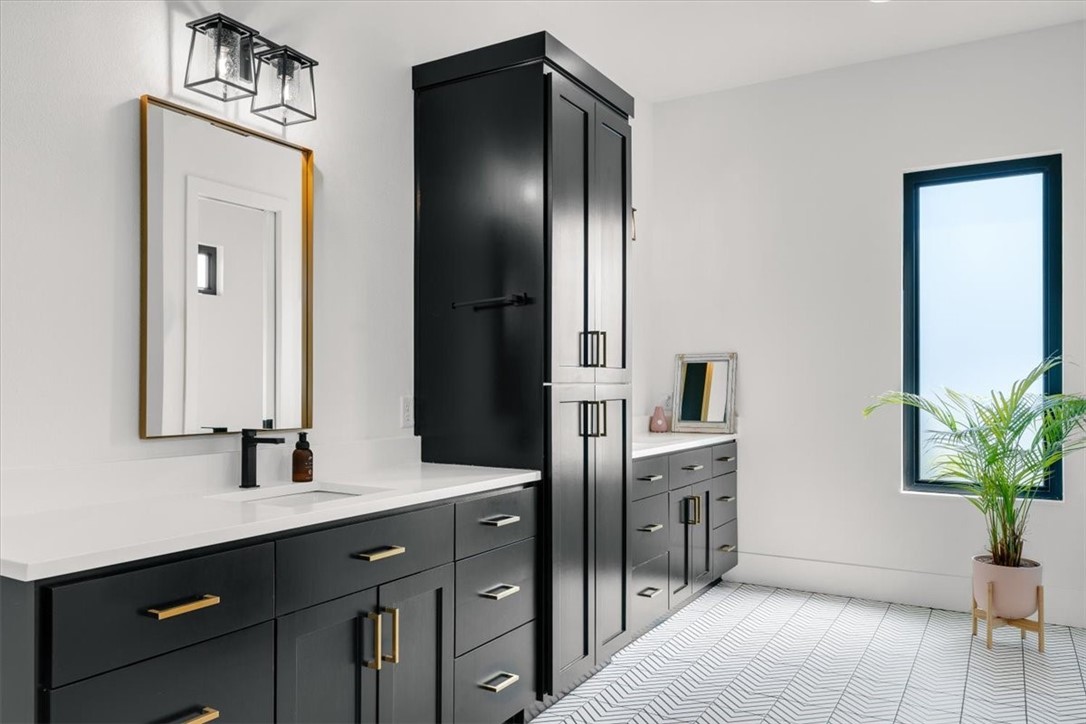 8610 W Feathered Nest