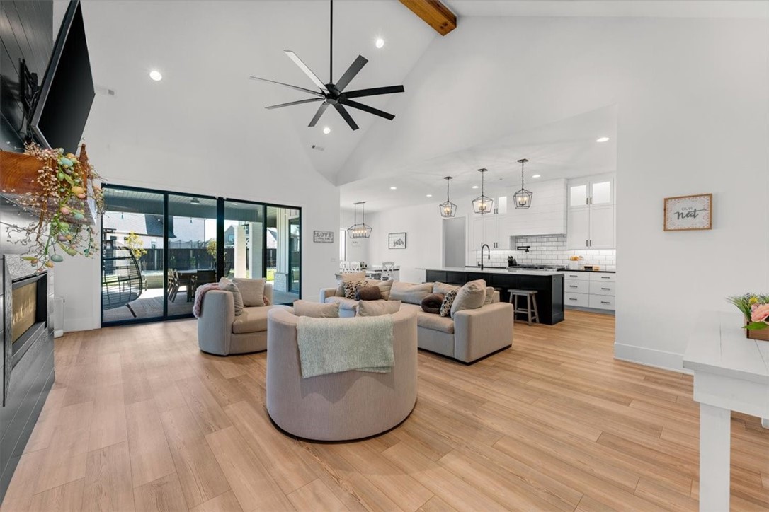 8610 W Feathered Nest