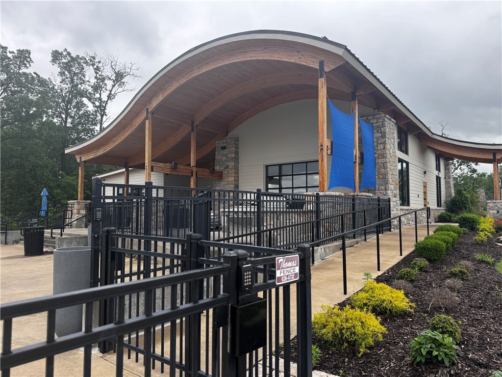 8610 W Feathered Nest