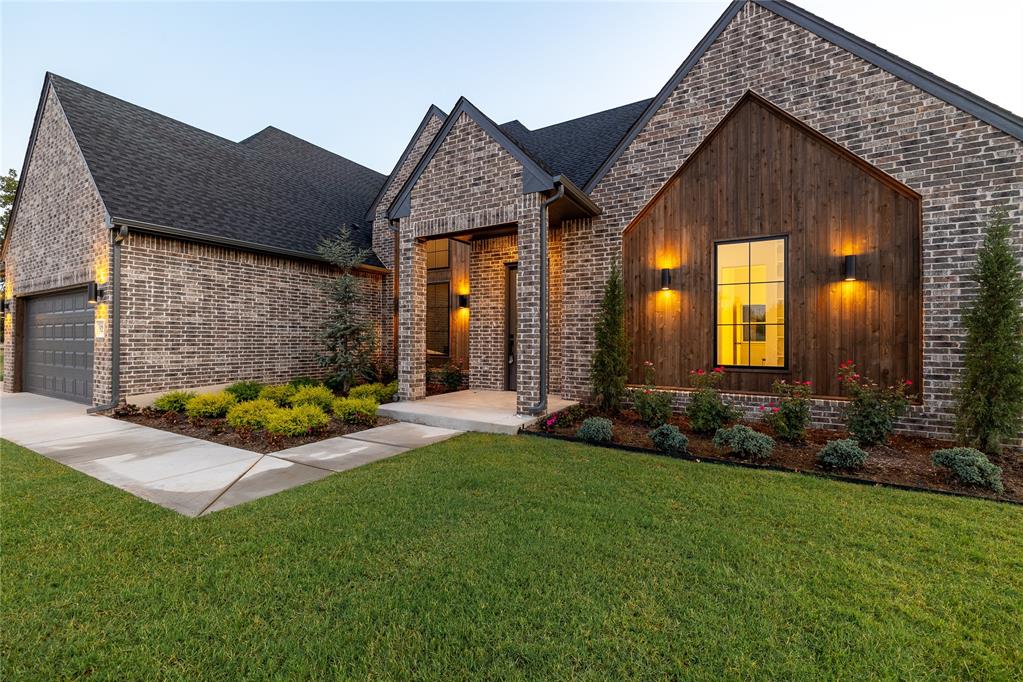 8215 Waxwing Way