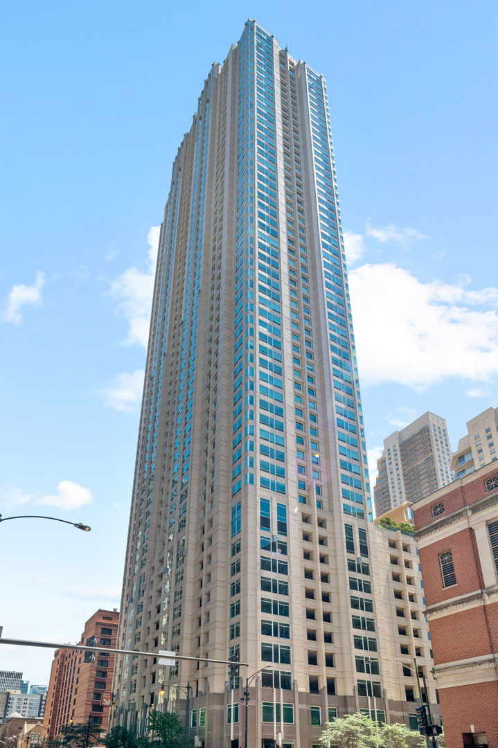 33 W Ontario Street Unit: 37D