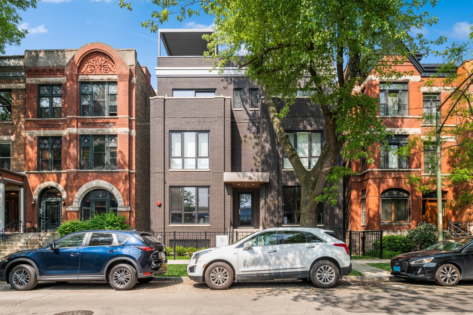 2236 N Kenmore Avenue Unit: 1S