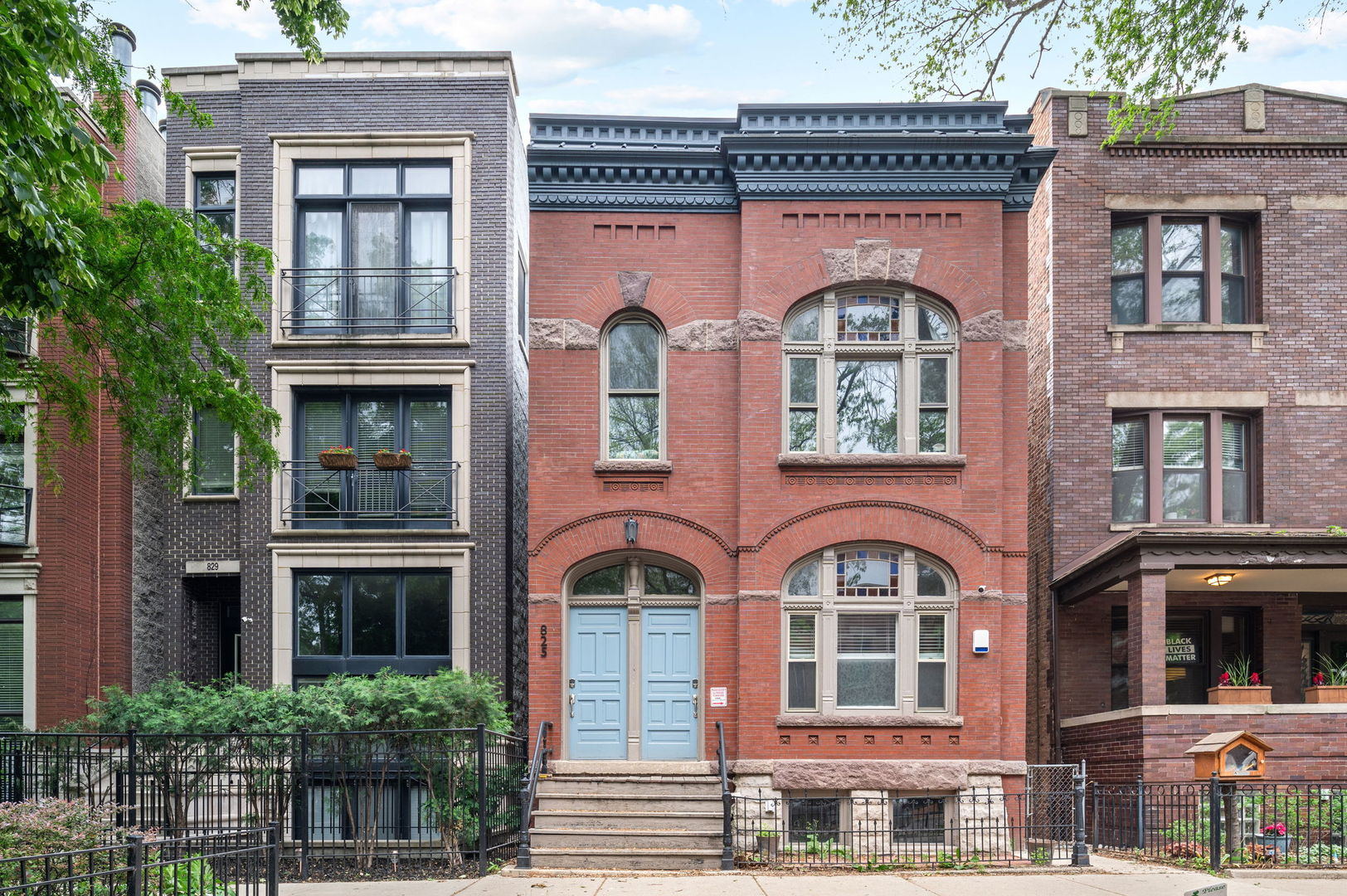 825 N Winchester Avenue Unit: 1R