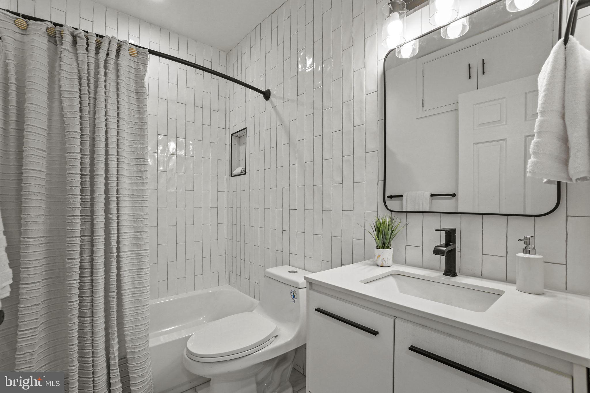 1653 Trinidad Ave NE #2