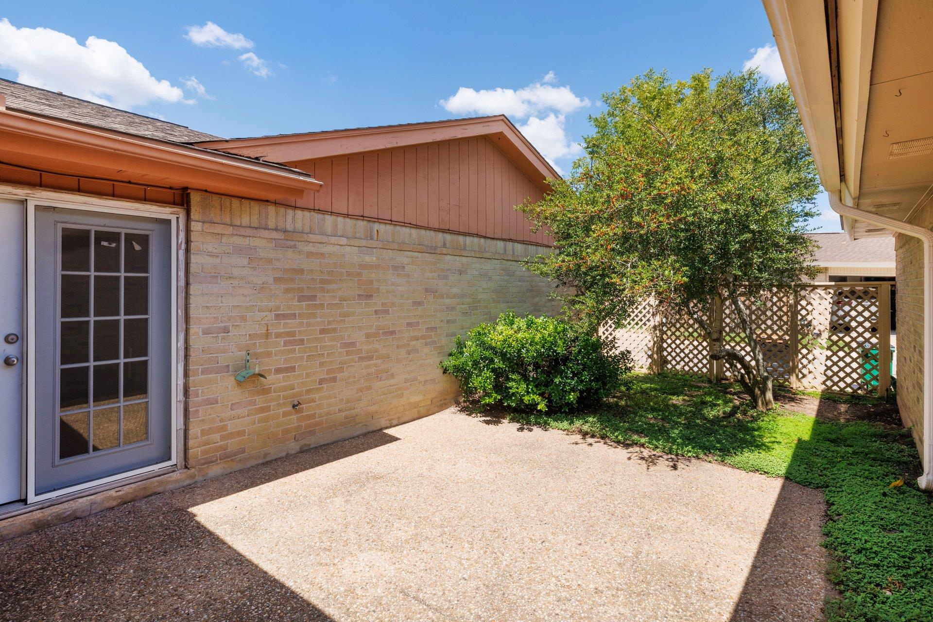 11133 Pinehurst #B DR # B