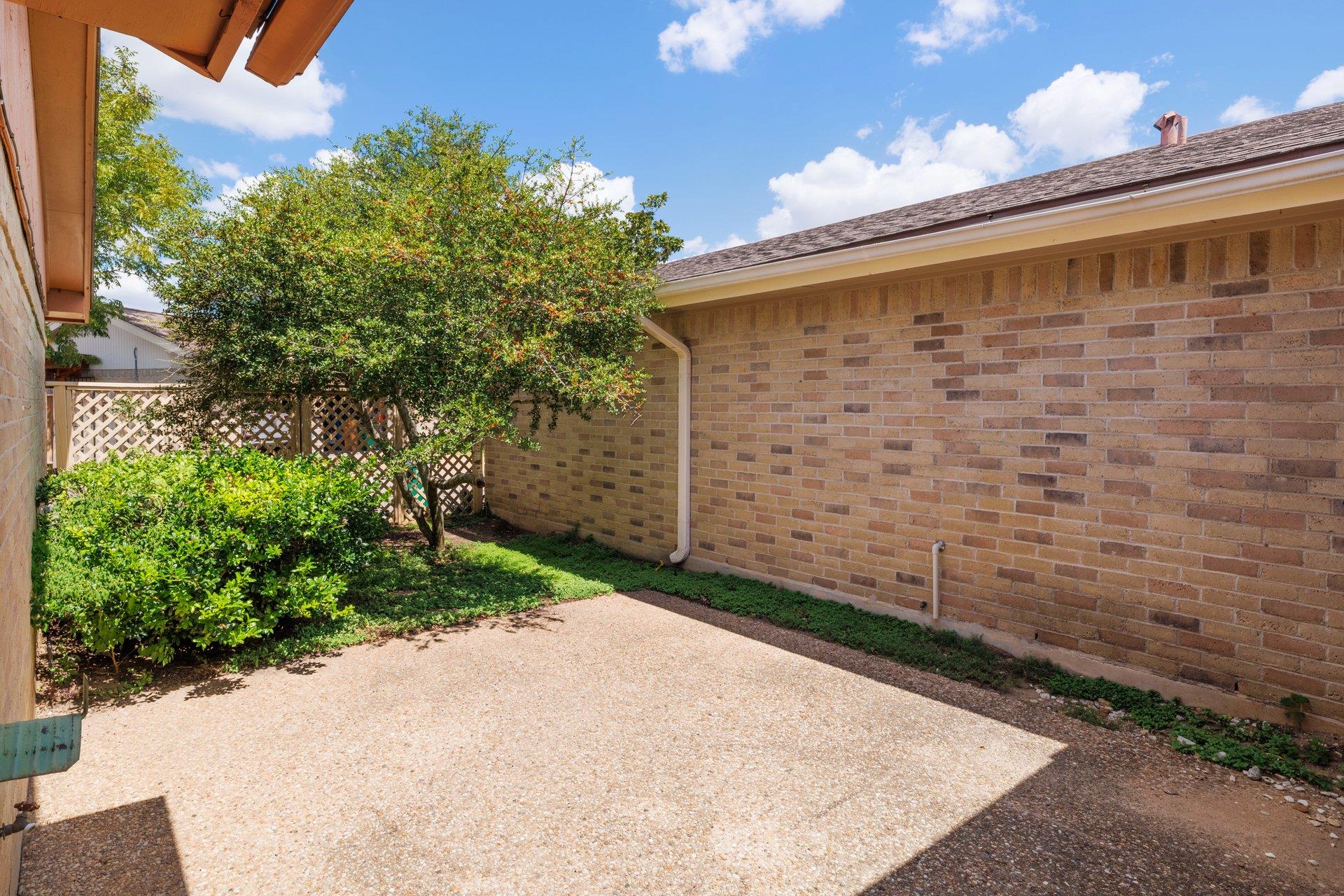 11133 Pinehurst #B DR # B