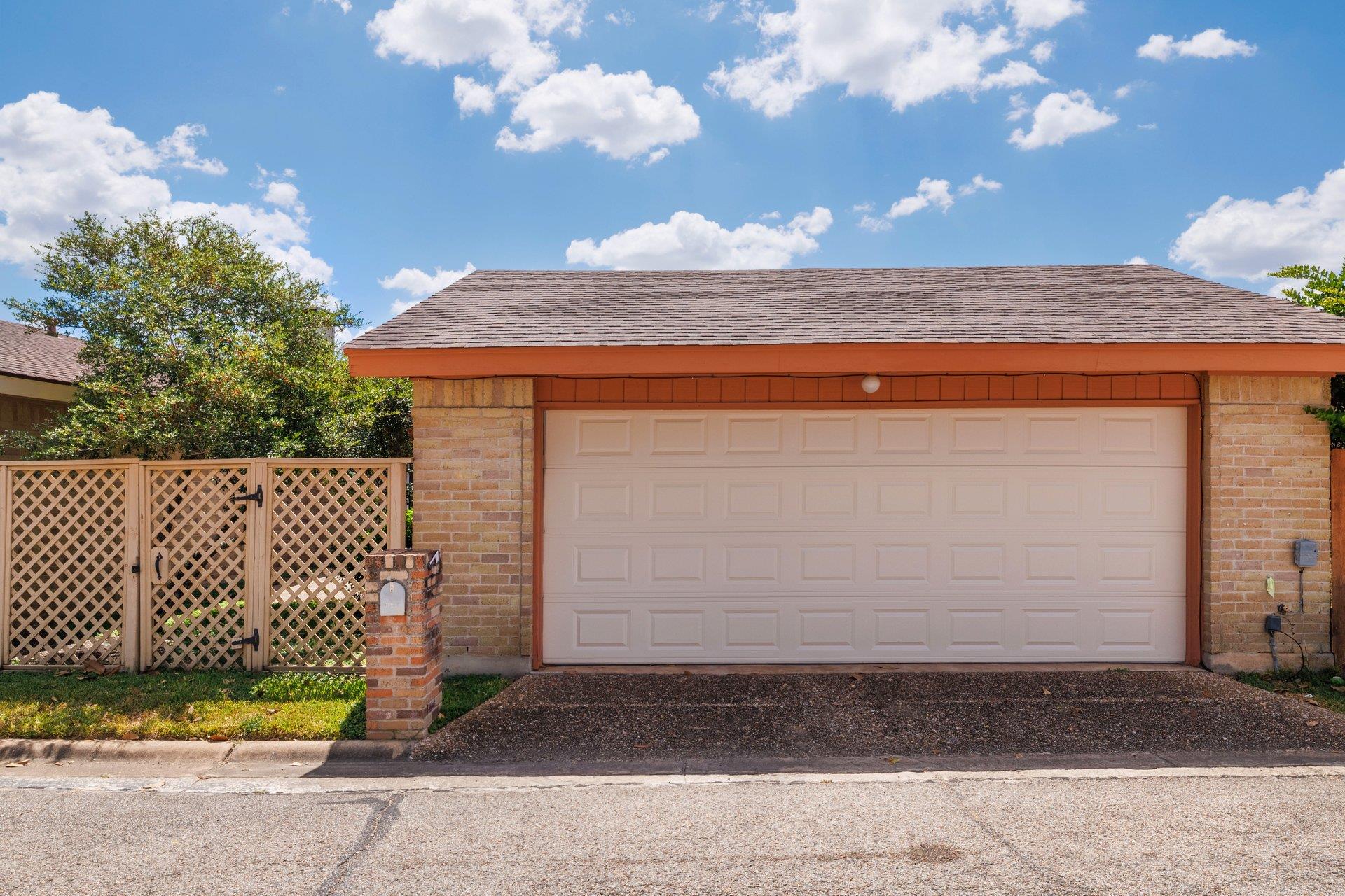 11133 Pinehurst #B DR # B