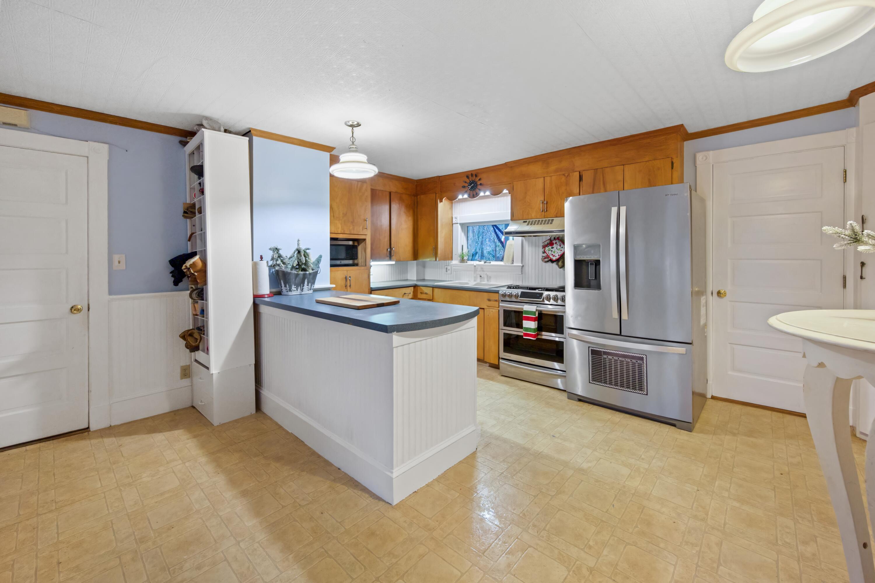 1095 N Main Street