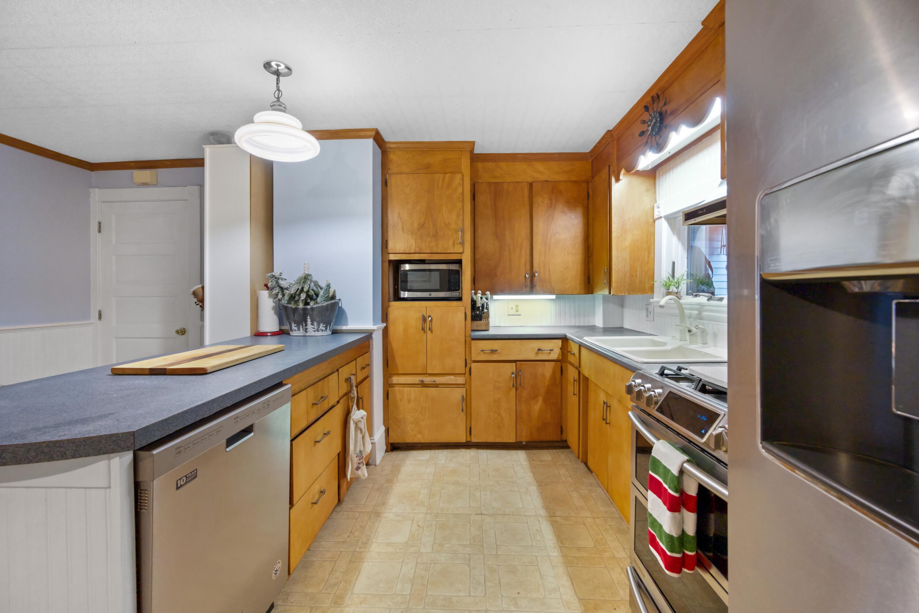 1095 N Main Street