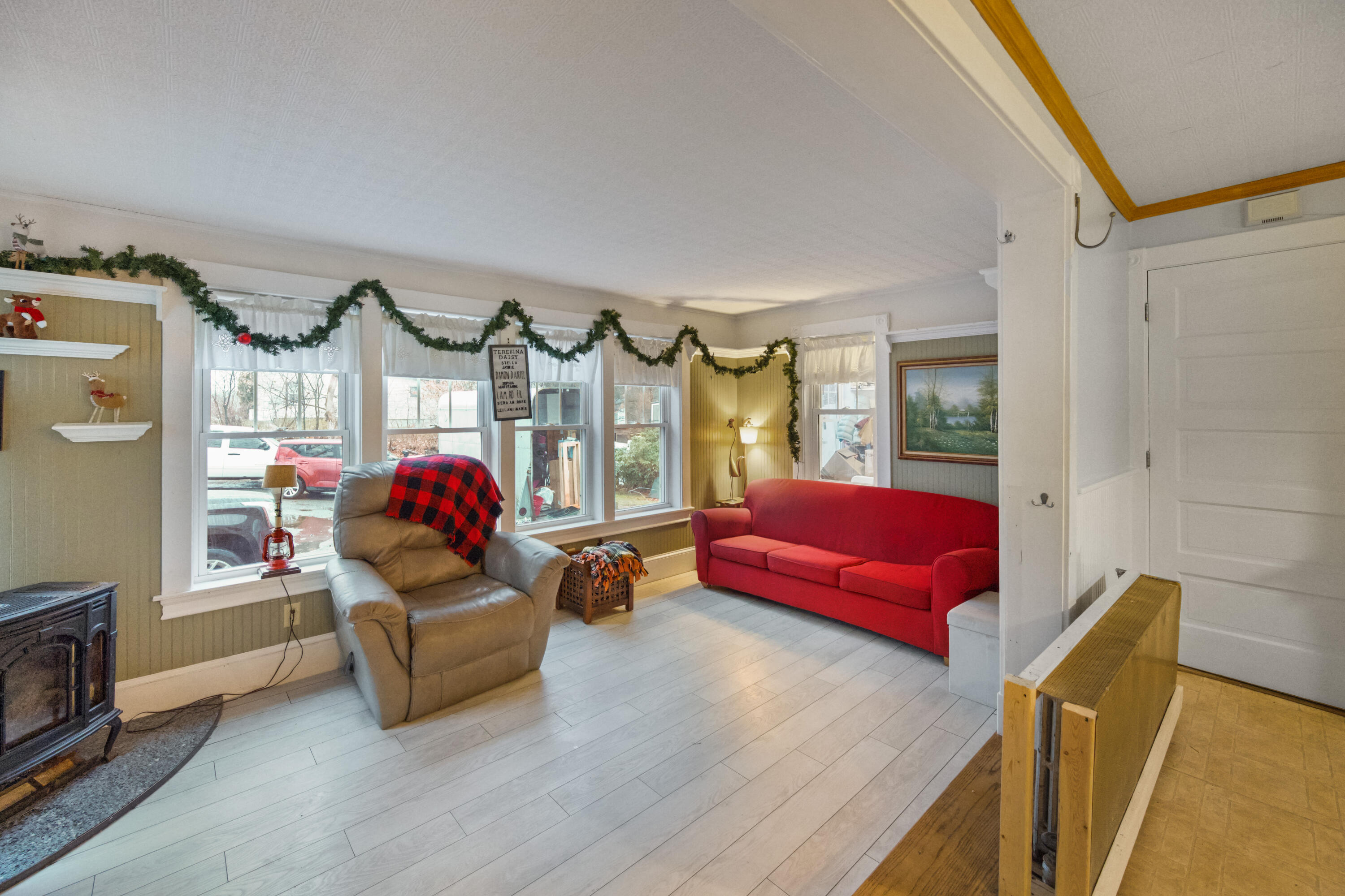 1095 N Main Street