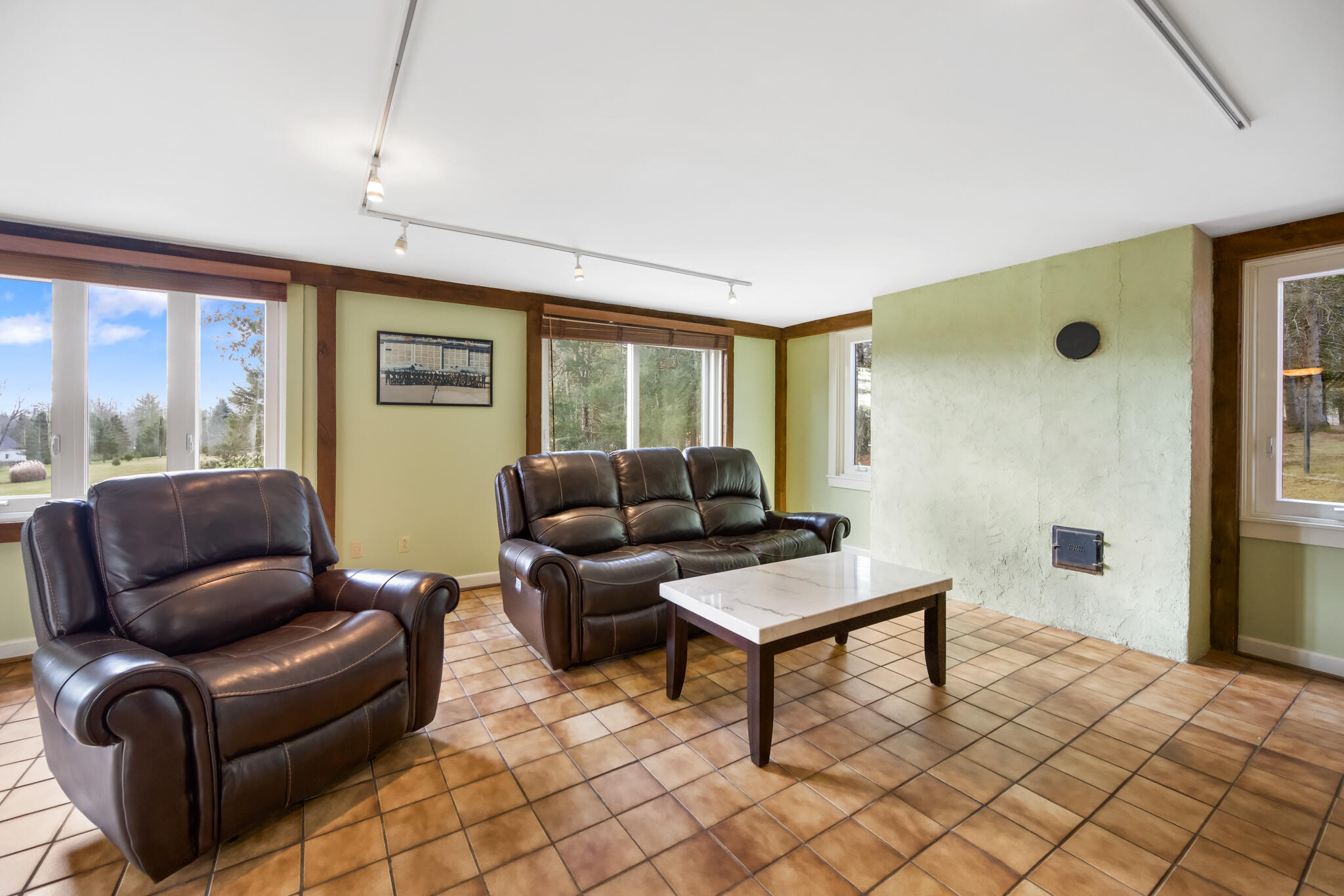 2061 Skyway Valley